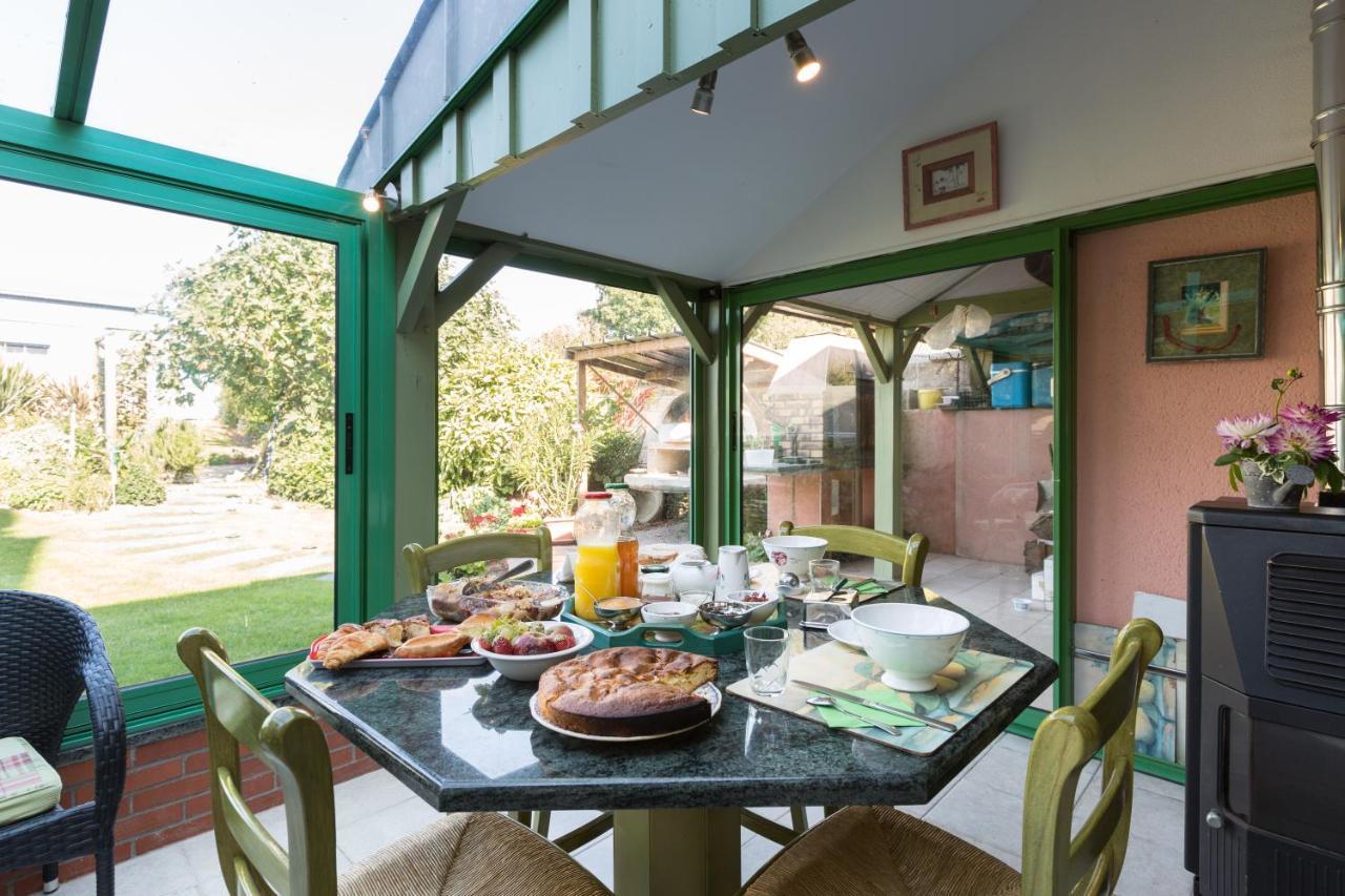 Chambres D'Hotes Du Chalet De Caharet Pipriac Ngoại thất bức ảnh